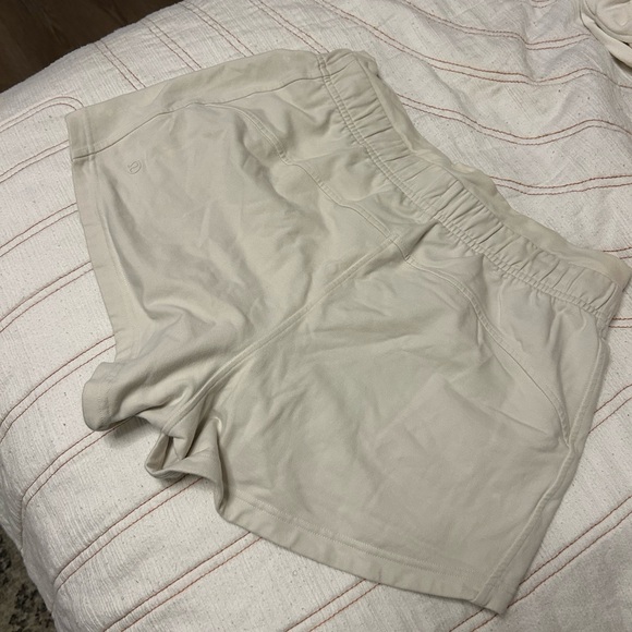 Inner Glow High-Rise Short 3" - Bone Sz 6 - Picture 4 of 5